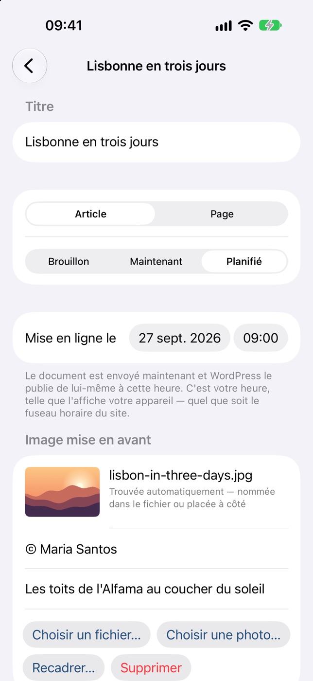 Un document sur iPhone réglé sur « Planifié » avec le champ « Mise en ligne le », date et heure.