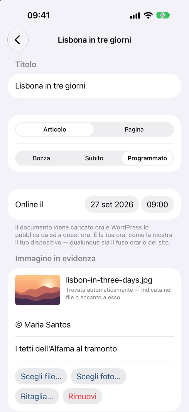 Un documento sull'iPhone impostato su “Programmato” con il campo “Online il”, data e ora.