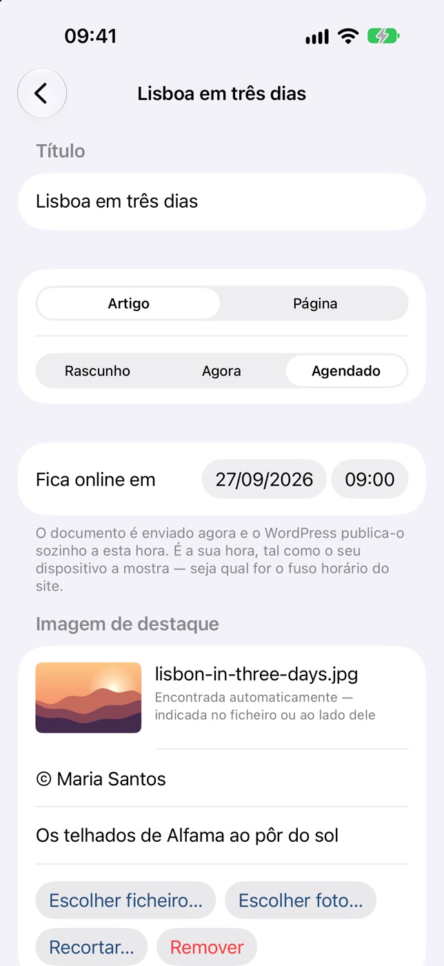 Um documento no iPhone em «Agendado» com o campo «Fica online em», data e hora.